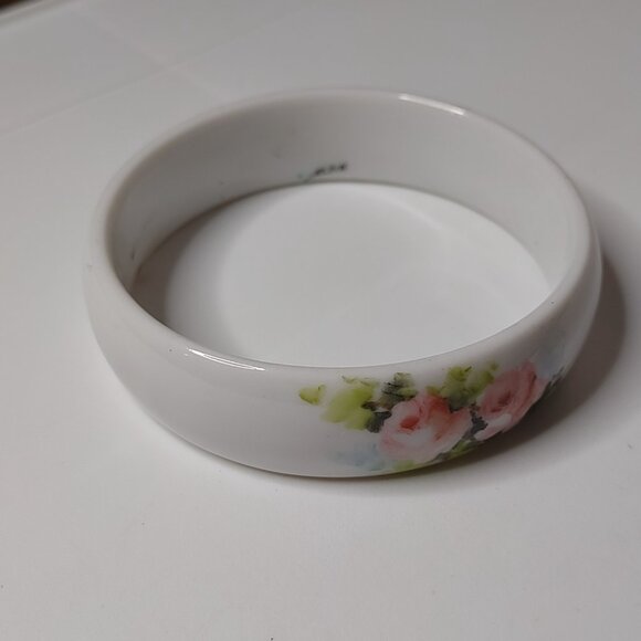 8.75 Inch Pretty Porcelain Flower Bangle - Picture 6 of 10